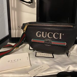 Gucci Grained Calfskin Small Logo Belt Bag Black
